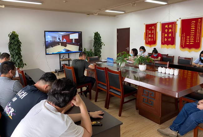 五支部（萊山辦公區）通過(guò)視頻參加主題黨課（網(wǎng)用）.jpg
